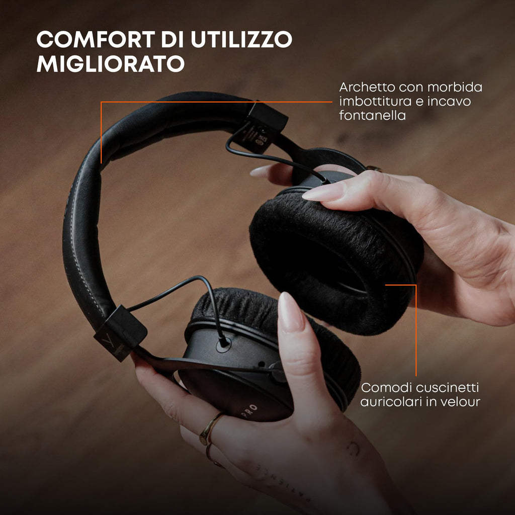 Closed-Back Studio Monitor Headphones with Detachable Cables